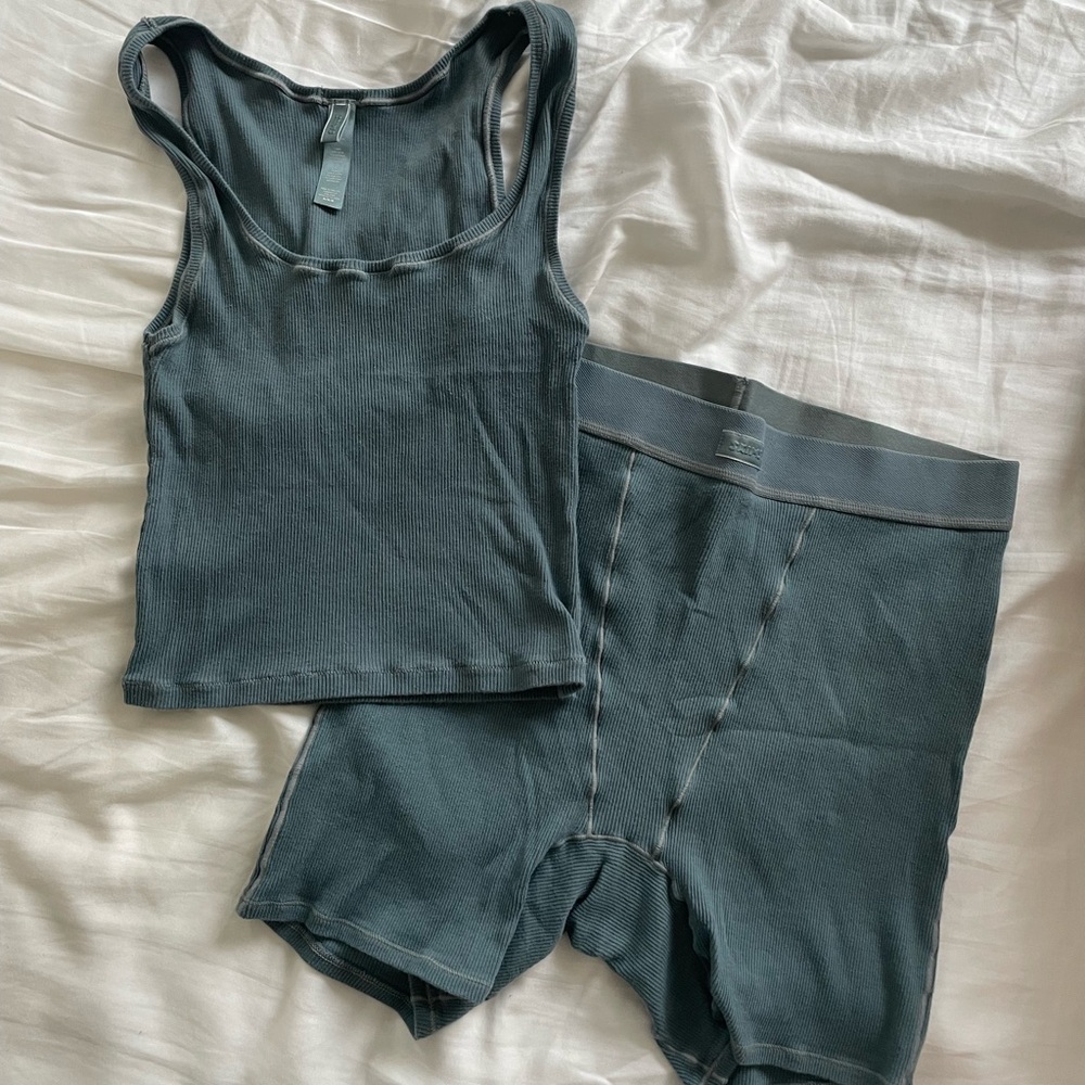 Skims set